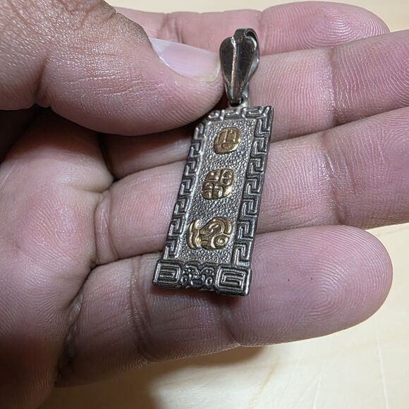 ORO MAYA 925 STERLING SILVER CARTOUCHE PENDANT WITH GOLD PLATING WEIGHS 5 GRAMS - Picture 3 of 6